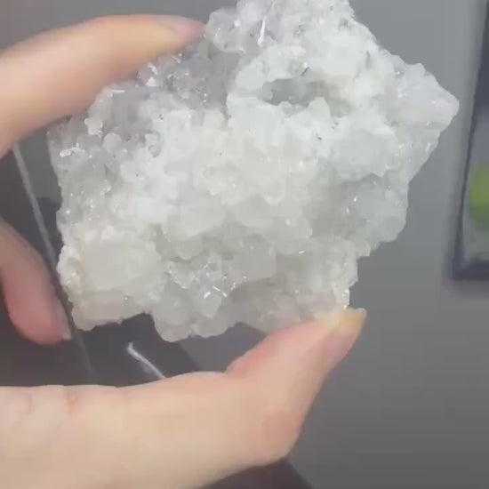 360-degree video of russian quartz cluster 240g in hand - clearquartzshop