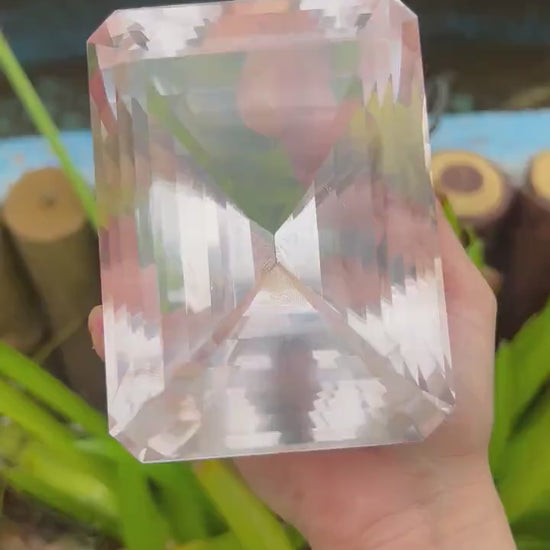 watch the 5000 carat flawless massive indian clear quartz emerald cut gemstone - clearquartzshop