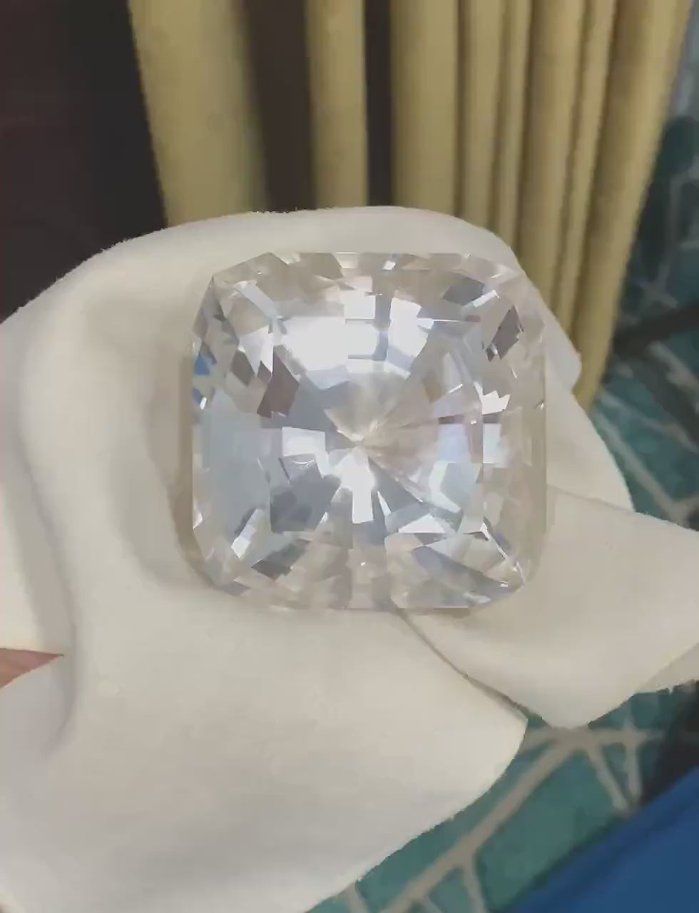 video showing light reflection through 950ct faceted clear quartz gemstone - clearquartzshop